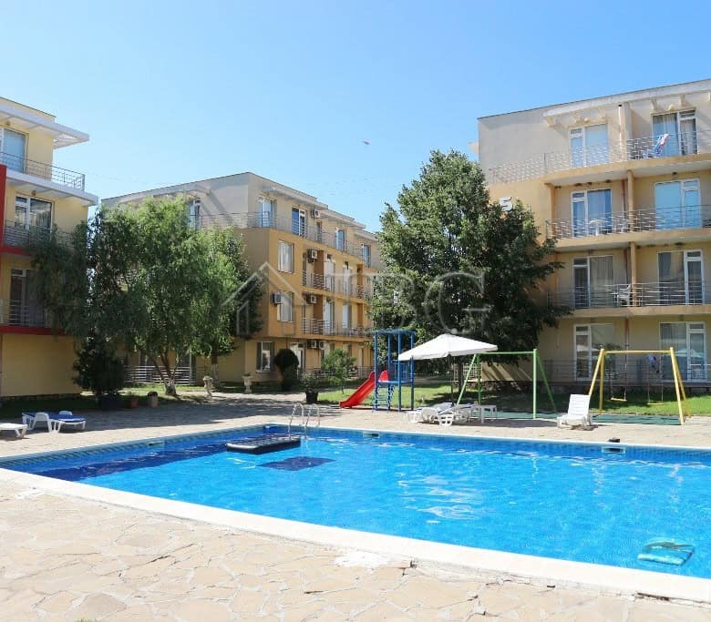 Bright 1-bedroom apartment with pool view at Sunny Day 5, Sunny Beach.