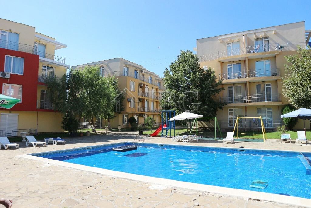 Bright 1-bedroom apartment with pool view at Sunny Day 5, Sunny Beach.