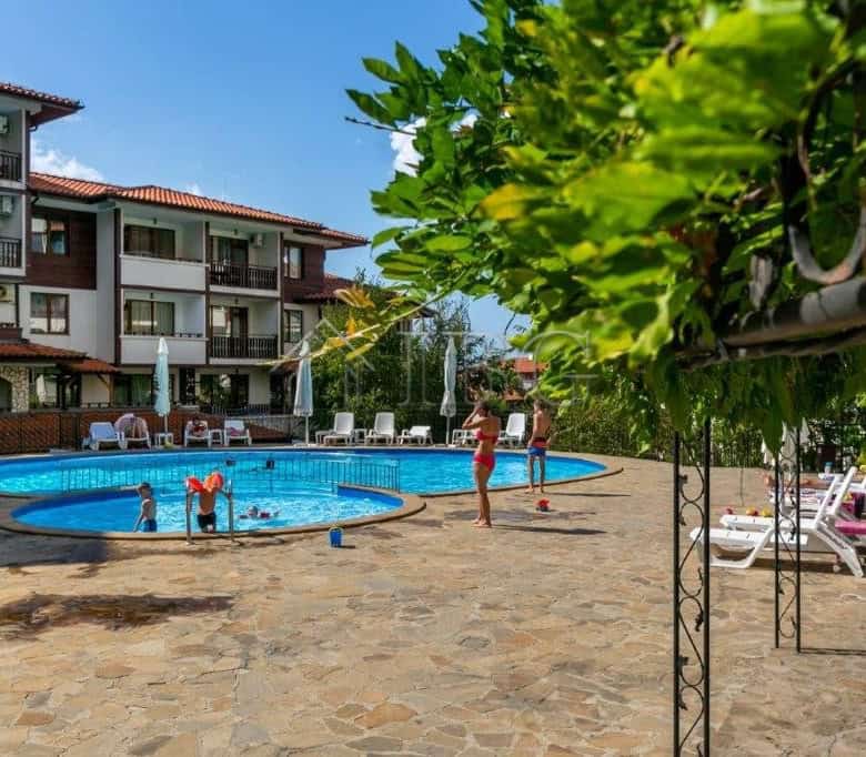 Bright studio apartment near the sea with a separate kitchen and balcony in Sveti Vlas. Perfect for.