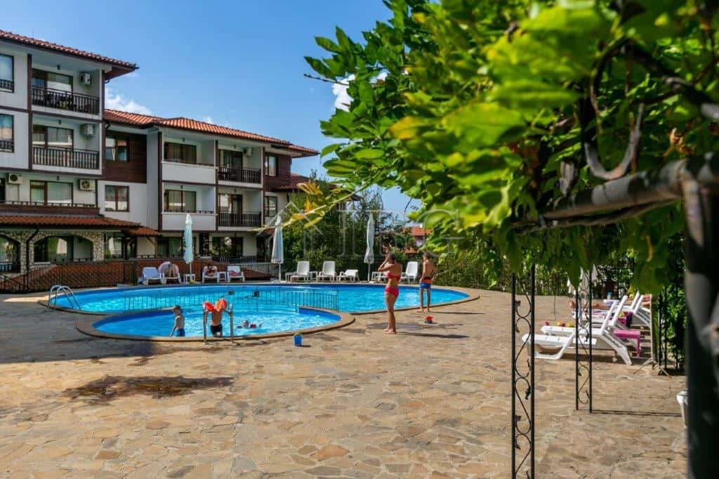 Bright studio apartment near the sea with a separate kitchen and balcony in Sveti Vlas. Perfect for.