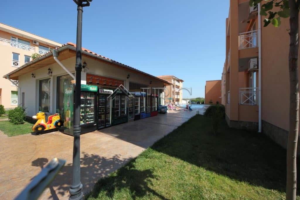 Bright 2-bedroom apartment with park and tennis court views at Sunny Day 6, Sunny Beach.