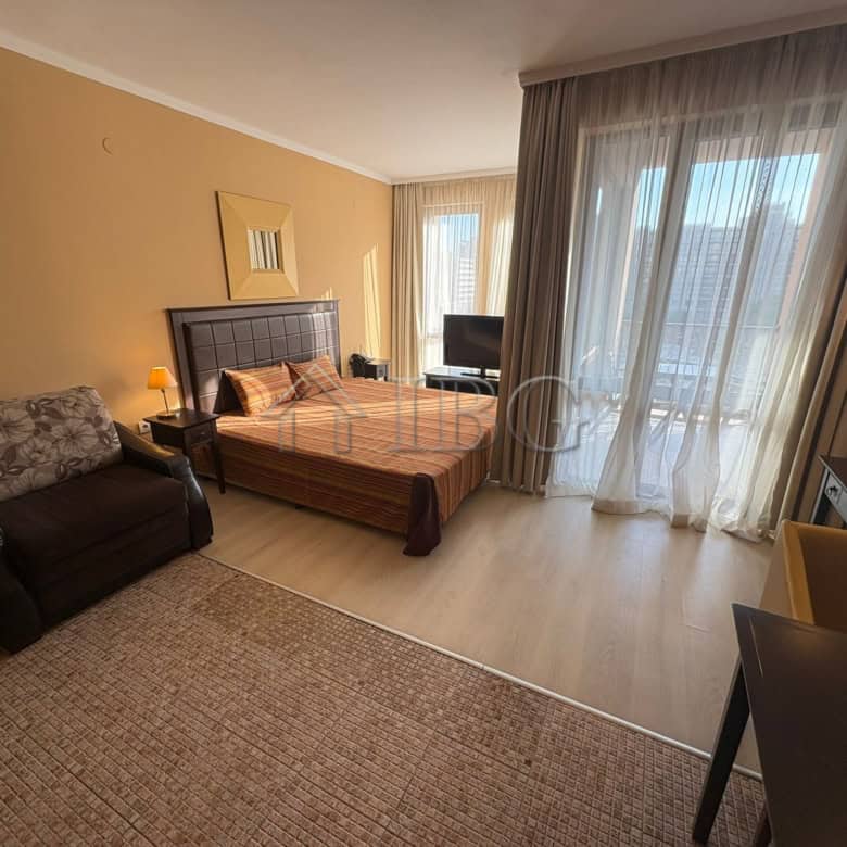 Spacious studio apartment overlooking the pool at Royal Beach Barceló, Sunny Beach, ideal for relaxi.