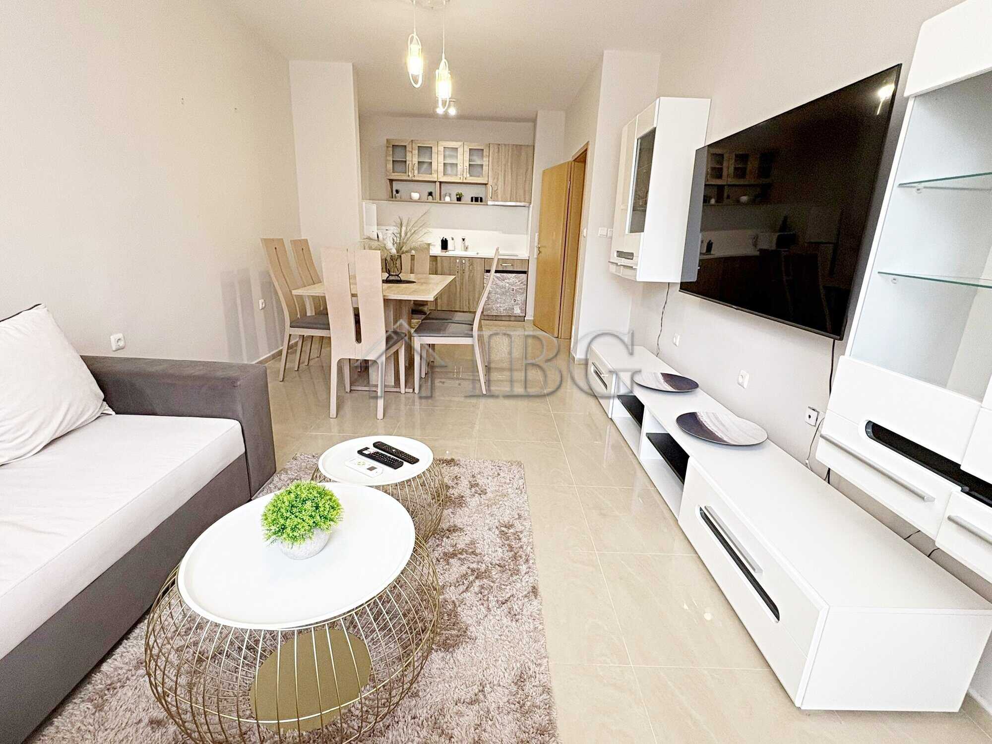 Bright and spacious one-bedroom apartment with pool view in Sunflower complex, Sunny Beach.