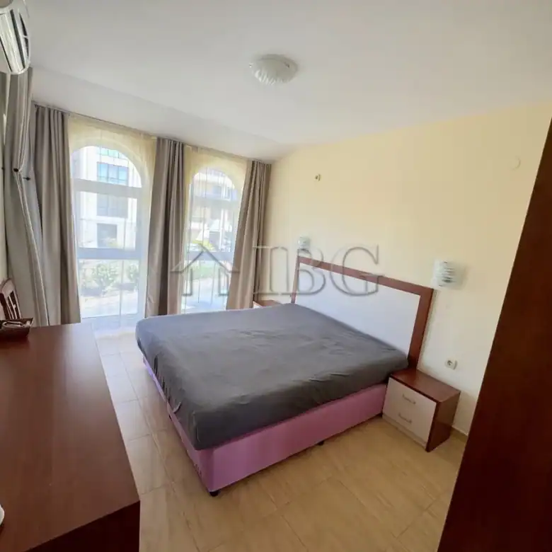 Bright 2-bedroom apartment with sea views in Sveti Vlas, perfect for holiday or investment. Spacious.