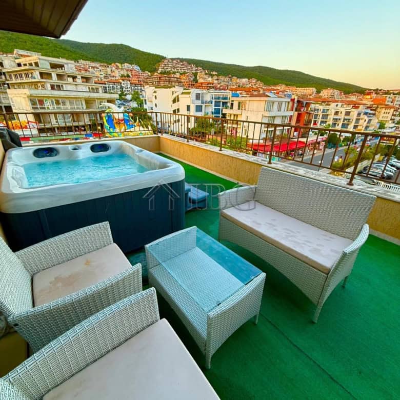 Spacious balcony with hot tub and seating in Porto Paradiso complex, Sveti Vlas.
