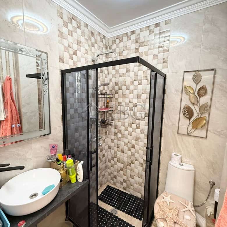Bright bathroom with modern shower enclosure in Porto Paradiso complex, Sveti Vlas.