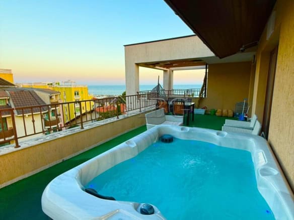 Luxury Penthouse with Jacuzzi in Sveti Vlas, Porto Paradiso.