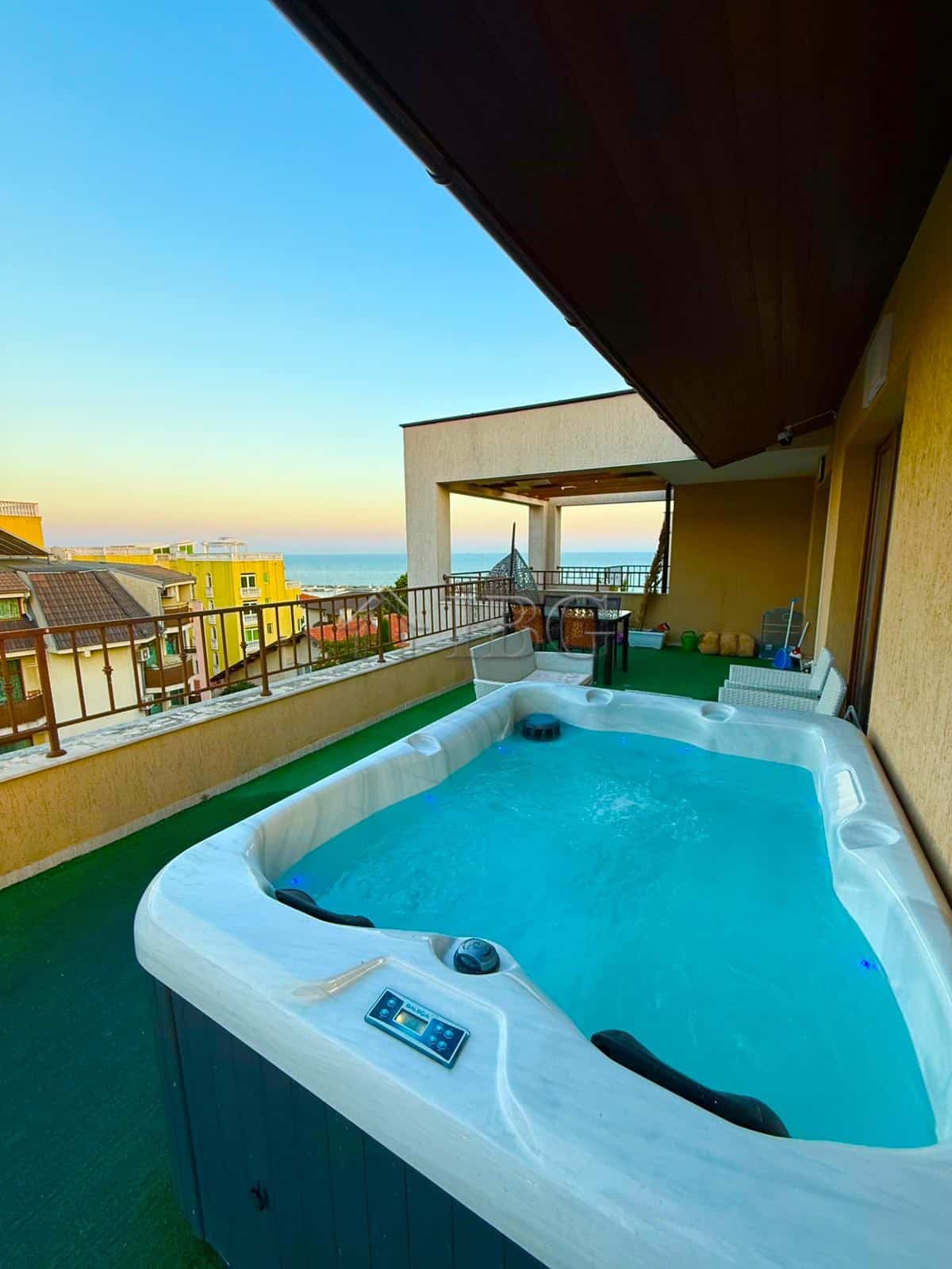 Luxury Penthouse with Jacuzzi in Sveti Vlas, Porto Paradiso.
