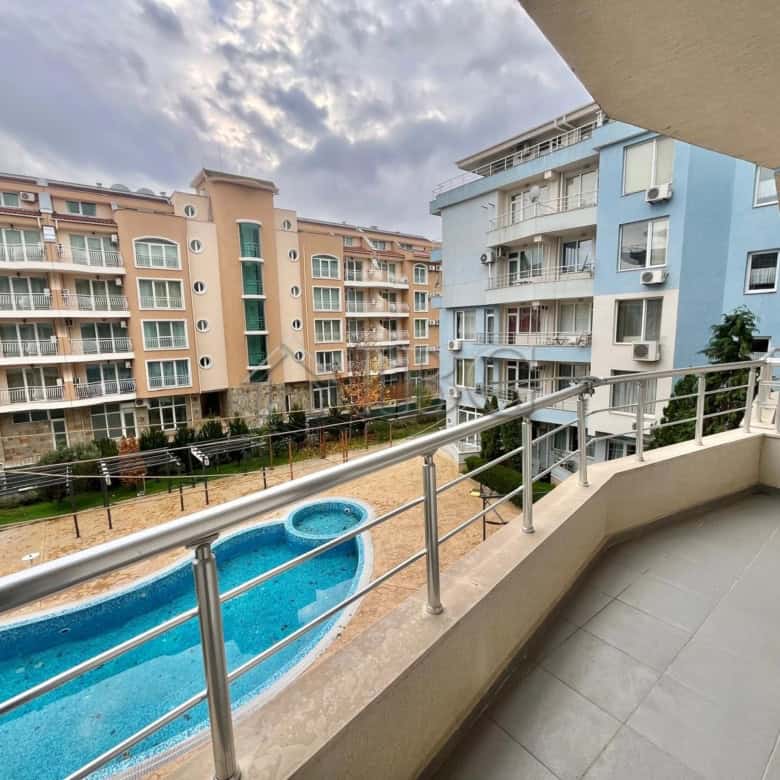 Apartment with pool view in Laguna 3, Sunny Beach.