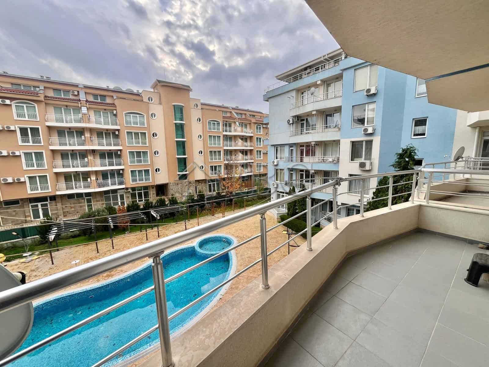 Apartment with pool view in Laguna 3, Sunny Beach.