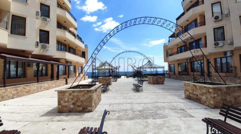 Bright 2-bedroom apartment in Ravda with sea views and modern amenities.