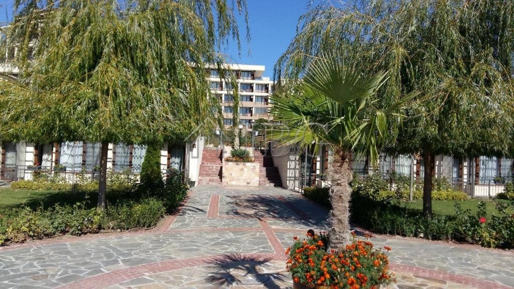 Modern furnished one-bedroom apartment in Sveti Vlas near the beach.