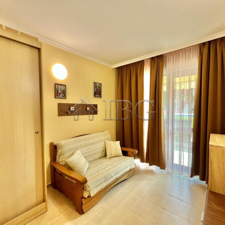 Apartment with pool view in Sveti Vlas, Saint George Palace.