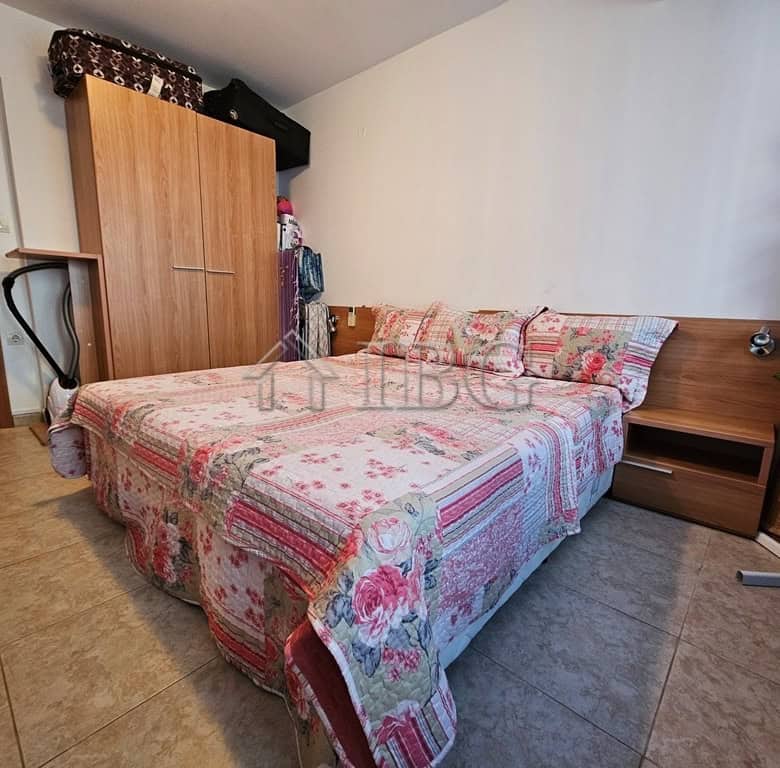 Comfortable bedroom with a large bed and floral bedding in a Sveti Vlas apartment.