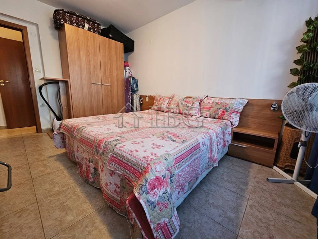 Comfortable bedroom with a large bed and floral bedding in a Sveti Vlas apartment.