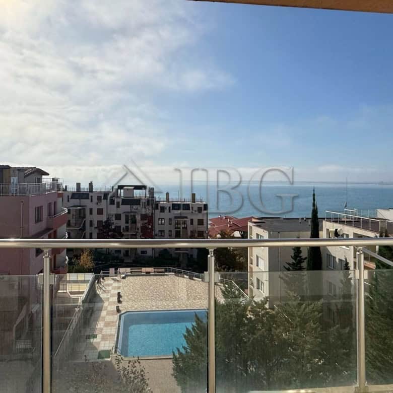 Bright 2-bedroom apartment with stunning sea views in Vista Residence, Sveti Vlas. Perfect for seasi.
