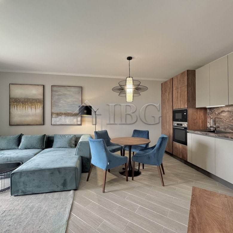 Stylish 2-bedroom apartment overlooking sea and pool in Valencia Gardens, Nessebar.