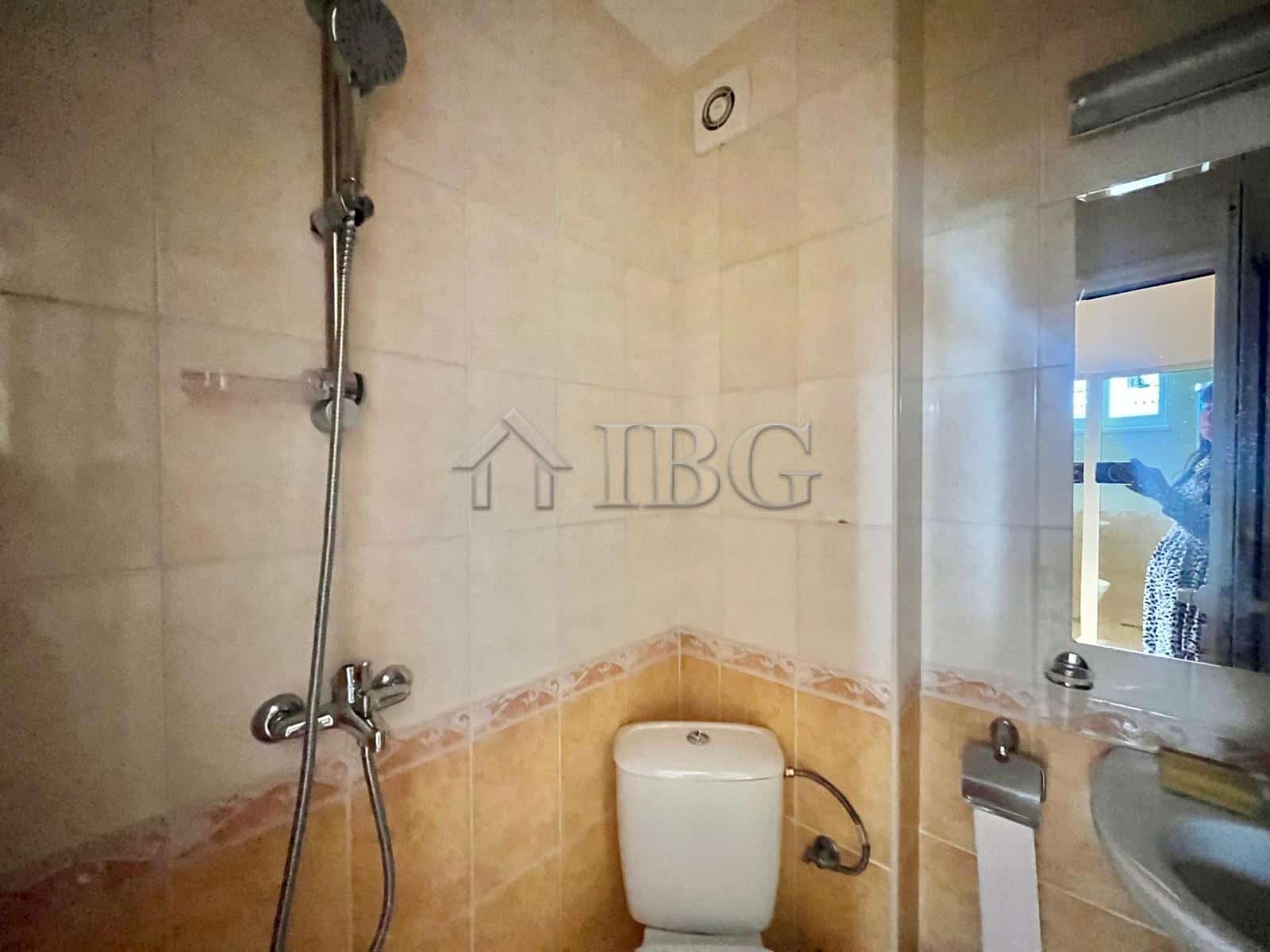 Bright bathroom with modern fixtures in a spacious Sveti Vlas apartment. Perfect for comfortable liv.