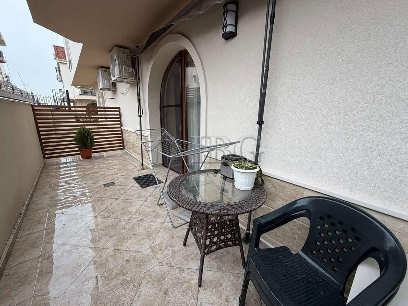 Modern one-bedroom apartment with large terrace in Kosharitsa complex.