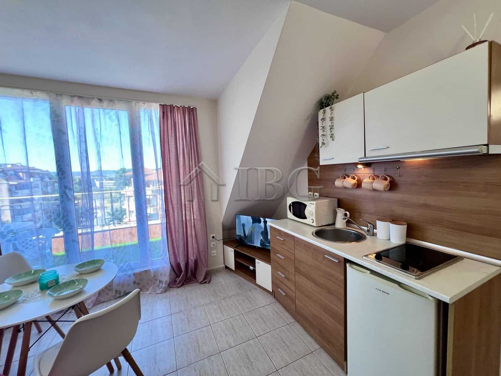 Charming one-bedroom apartment overlooking the pool in Dolce Vita 2, Sveti Vlas, ideal for relaxing.