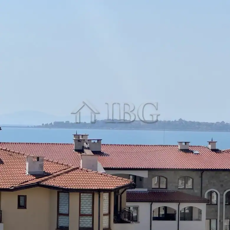 Bright 2-bedroom apartment with sea views in Sveti Vlas, perfect for holiday or investment. Close to.