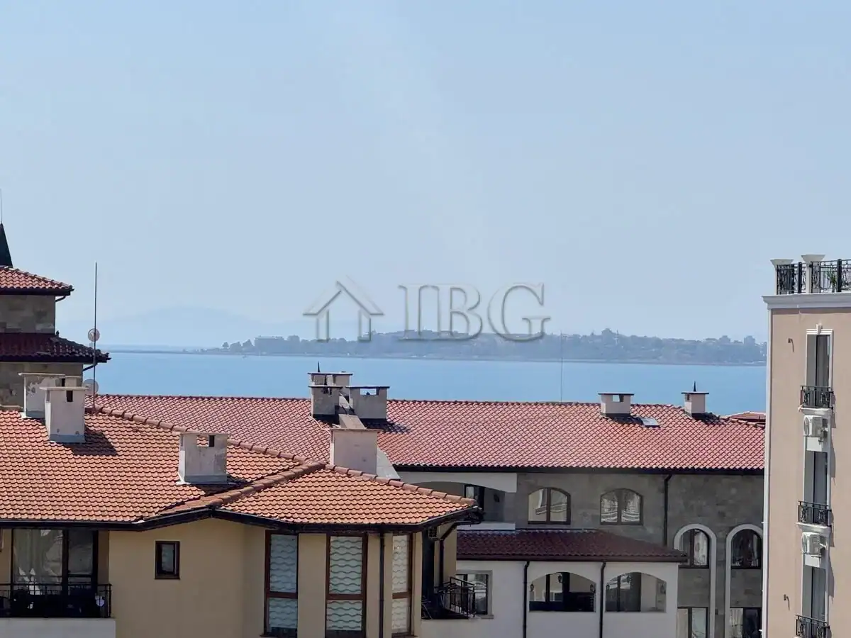 Bright 2-bedroom apartment with sea views in Sveti Vlas, perfect for holiday or investment. Close to.