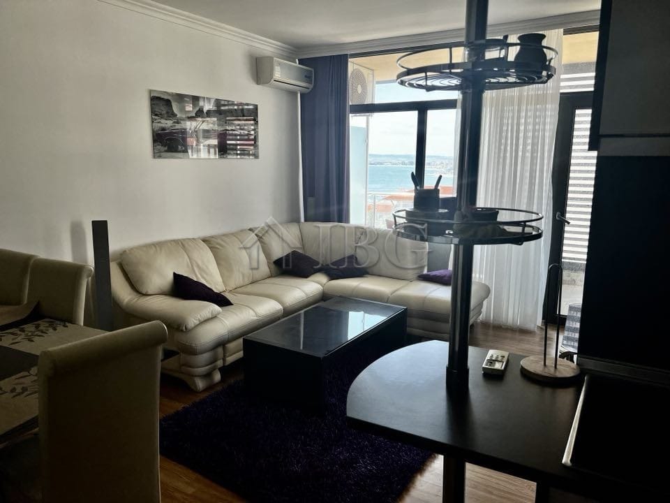 Bright living room with sea views and stylish furnishings in Dolce Vita 2.