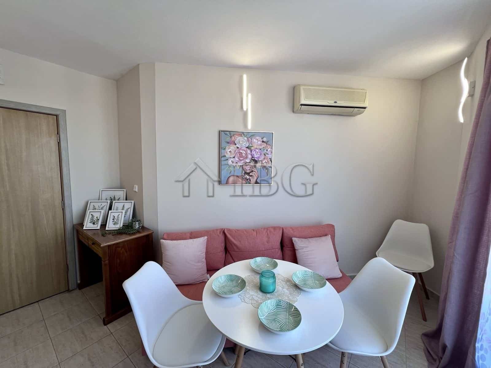 Comfortable 1-bedroom apartment with pool view in Dolce Vita 2, Sveti Vlas. Perfect for relaxing hol.
