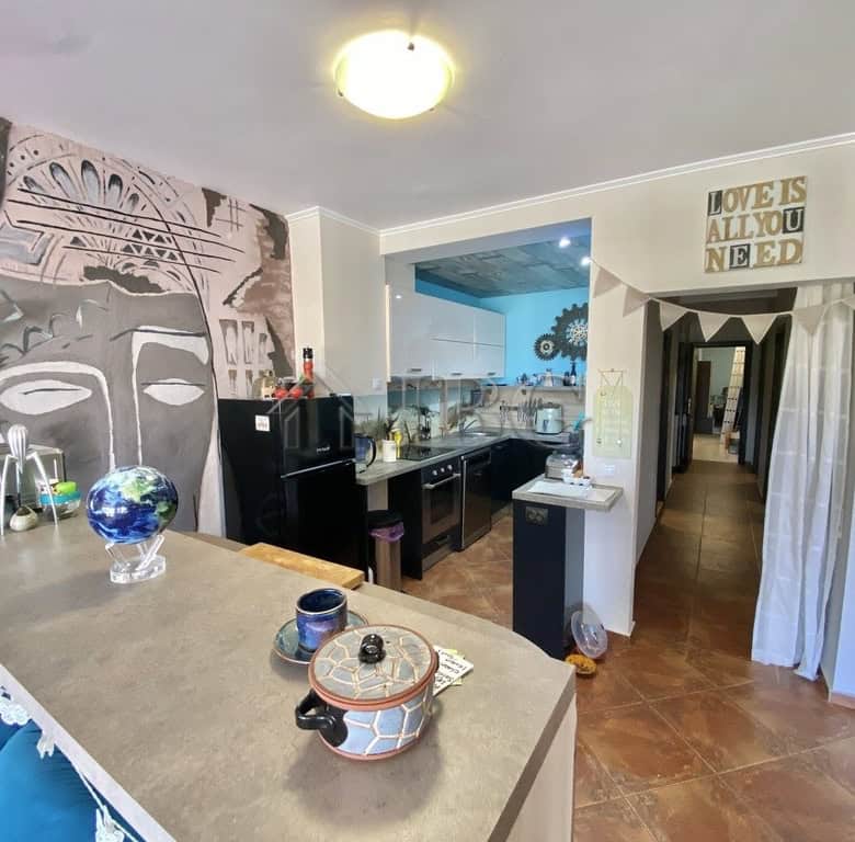 Spacious sea view apartment with 3 bedrooms and 2 bathrooms in Sveti Vlas, offering stunning views a.