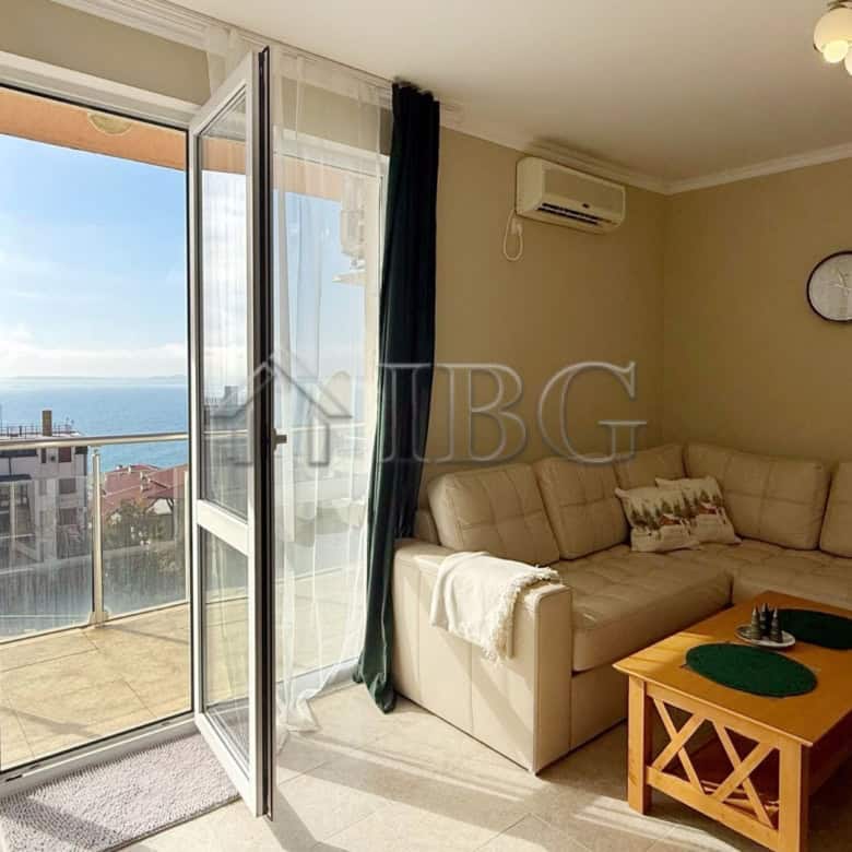Bright living room with balcony overlooking the sea in Sveti Vlas.