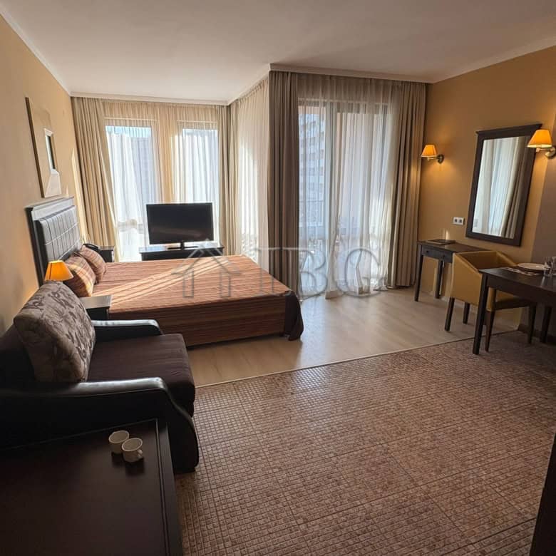 Bright studio apartment with pool view at Royal Beach Barceló, Sunny Beach.