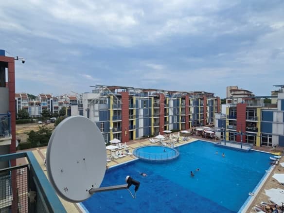 Spacious 2-bedroom, 2-bathroom apartment overlooking the pool in Sunny Beach, perfect for comfortabl.