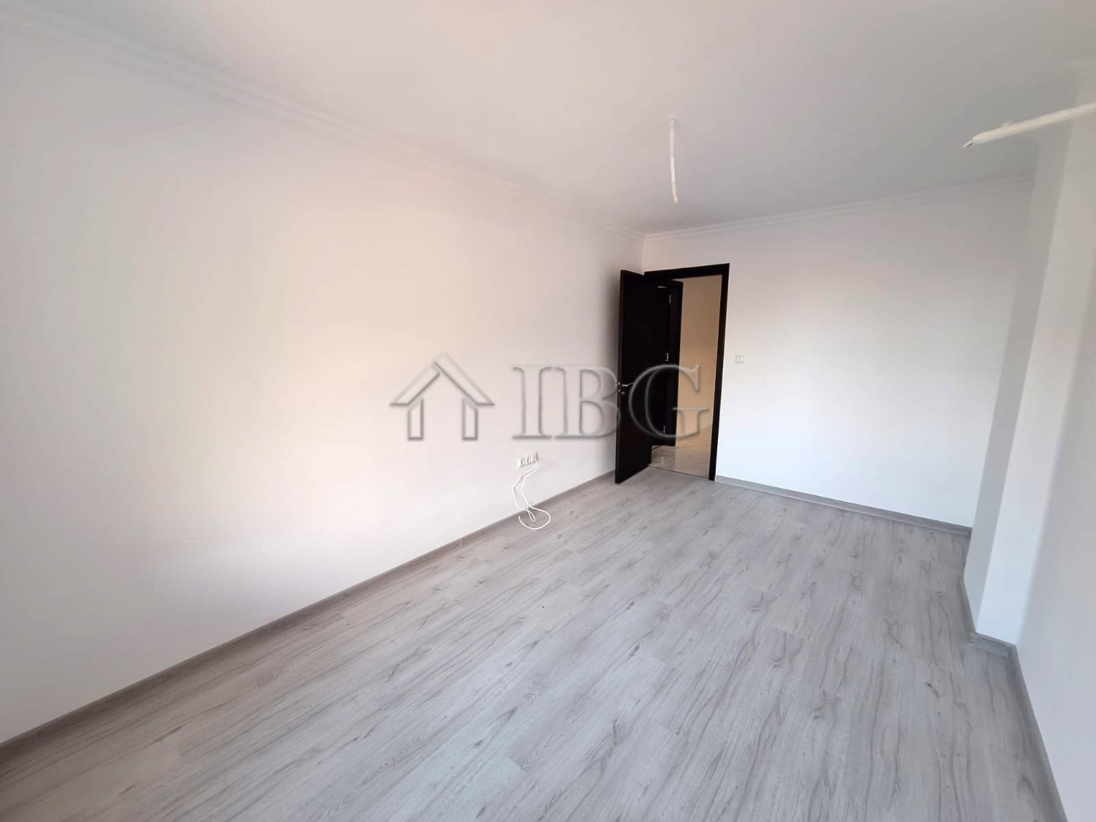 Bright 2-bedroom apartment with forest and partial sea view in Etara 4, Sveti Vlas.
