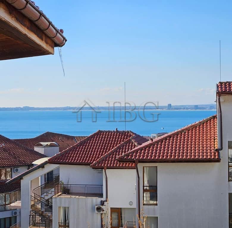 Bright apartment with stunning sea views in Dinevi Resort, Sveti Vlas. Perfect for seaside living or.