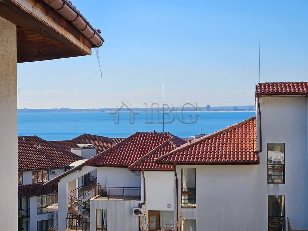 Bright apartment with stunning sea views in Dinevi Resort, Sveti Vlas. Perfect for seaside living or.