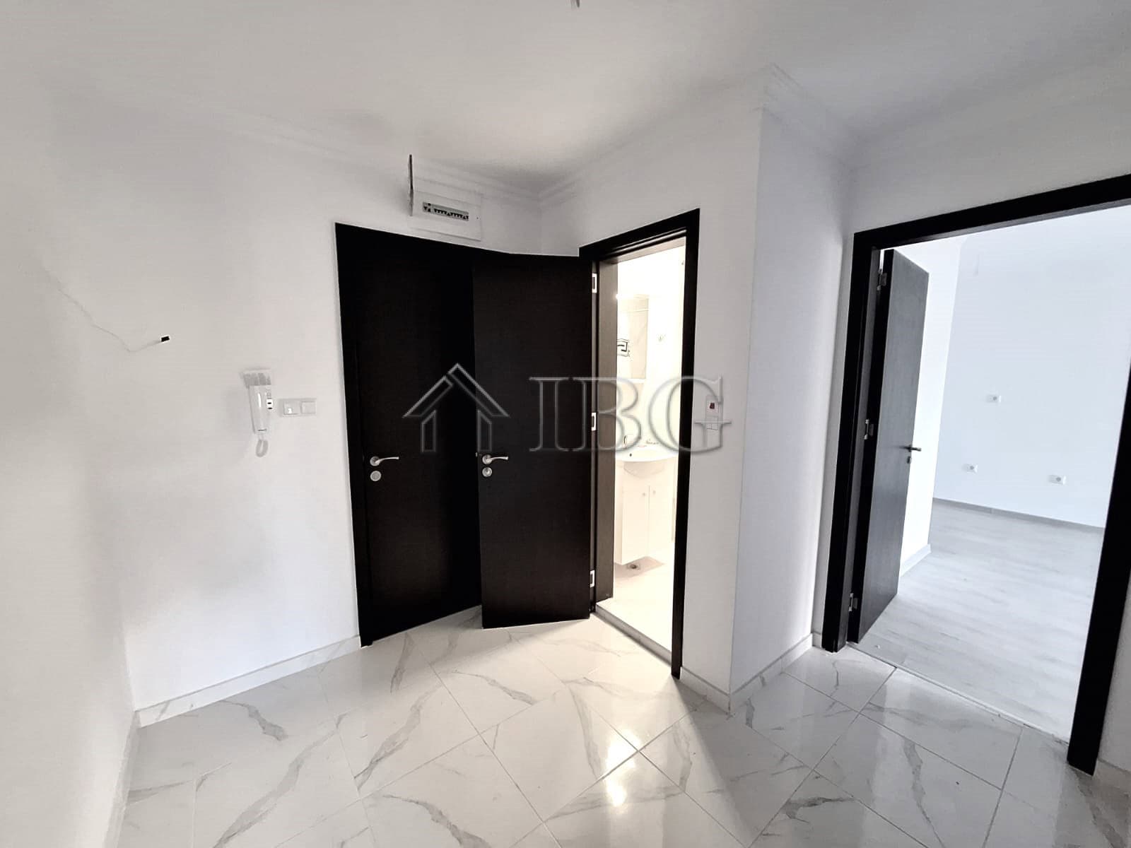 Spacious interior of a 2-bedroom apartment in Etara 4, Sveti Vlas, offering forest and partial sea v.
