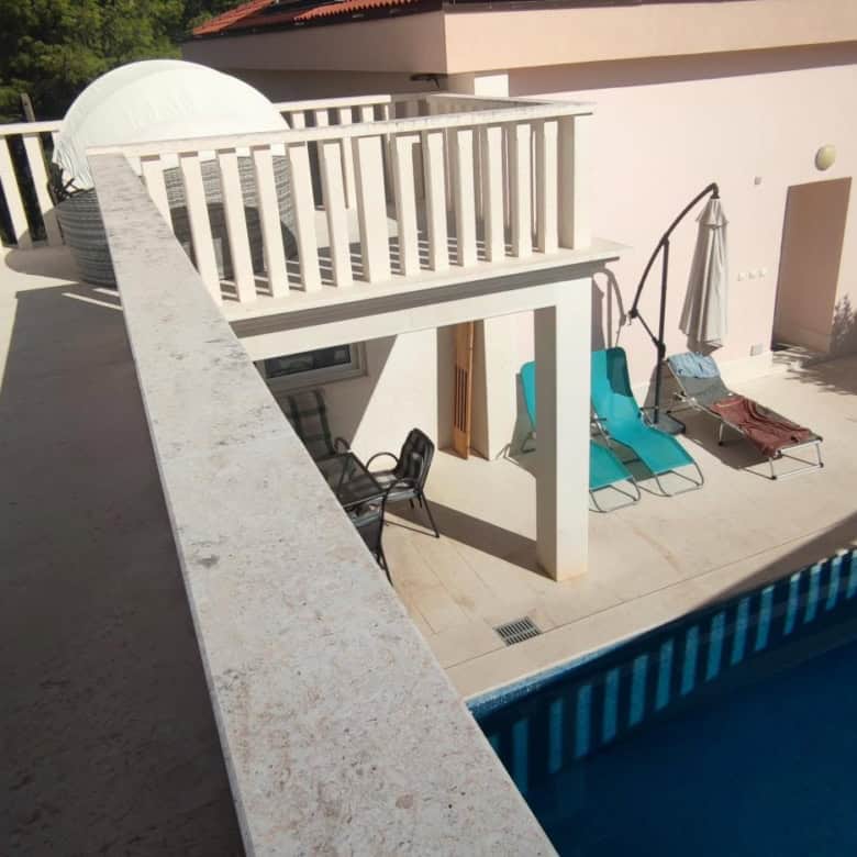 Apartment with pool in Okrug Donji, Croatia for sale.