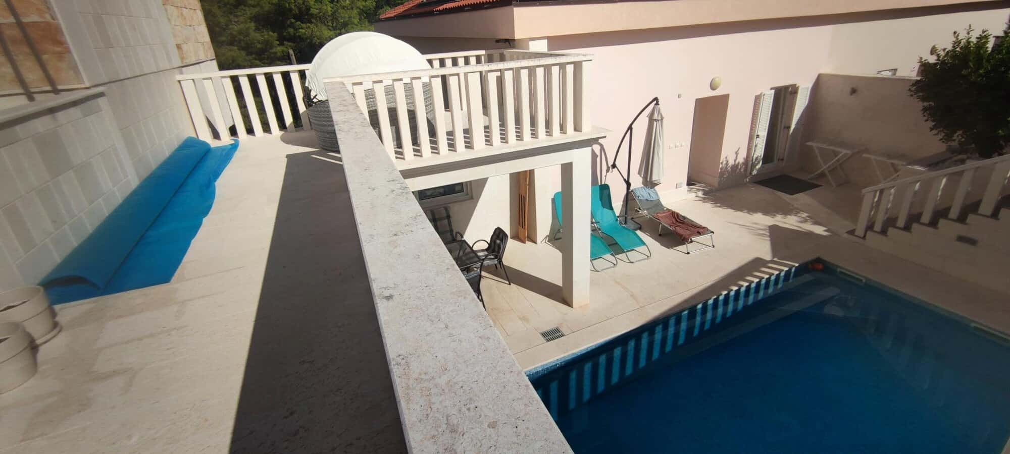 Apartment with pool in Okrug Donji, Croatia for sale.