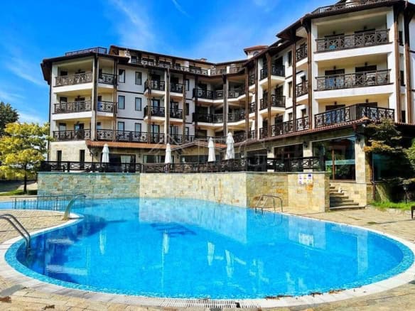Modern studio apartment in Chairite Complex, Kosharitsa, with access to a swimming pool and scenic s.