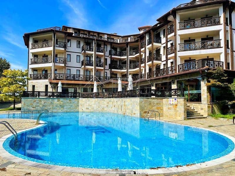 Modern studio apartment in Chairite Complex, Kosharitsa, with access to a swimming pool and scenic s.