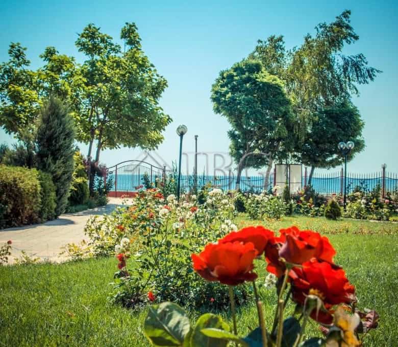 Sea View Apartment with Pool, Garden & Greenery.