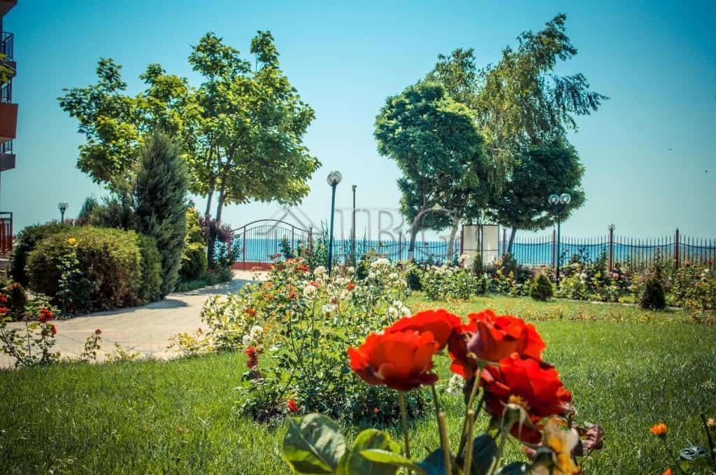 Sea View Apartment with Pool, Garden & Greenery.
