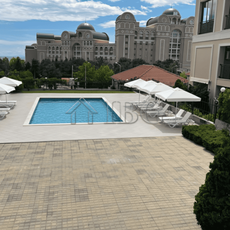 Bright studio apartment with balcony overlooking the pool area in Sveti Vlas.