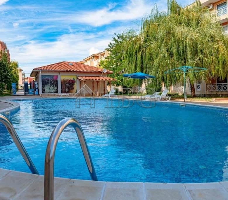Furnished studio with balcony overlooking the pool in Sunny Beach resort. Perfect for relaxing holid.