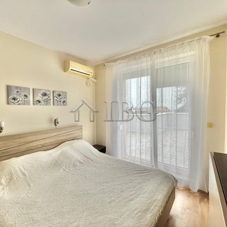 Bright 2-bedroom apartment with large terrace and sea view in Ravda.
