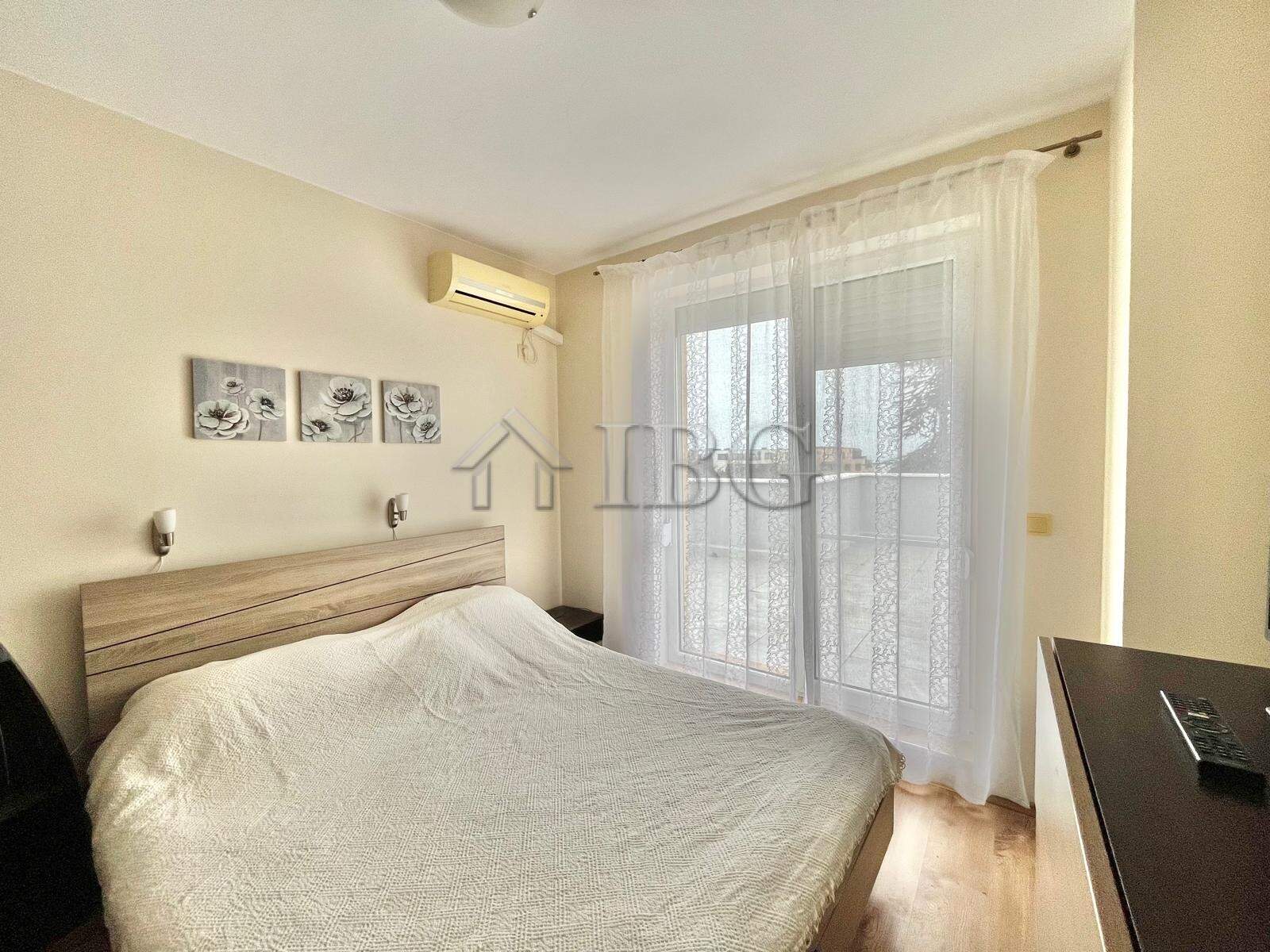 Bright 2-bedroom apartment with large terrace and sea view in Ravda.