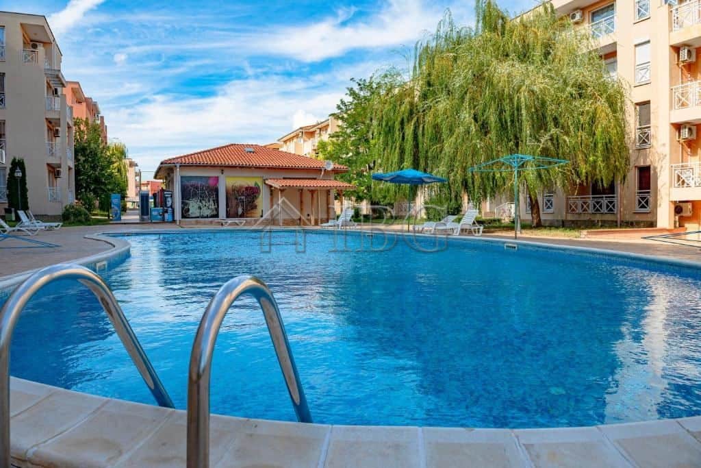 Furnished studio with balcony overlooking the pool in Sunny Beach resort. Perfect for relaxing holid.