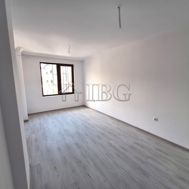 Spacious interior of a 2-bedroom apartment in Etara 4, Sveti Vlas, featuring forest and partial sea.