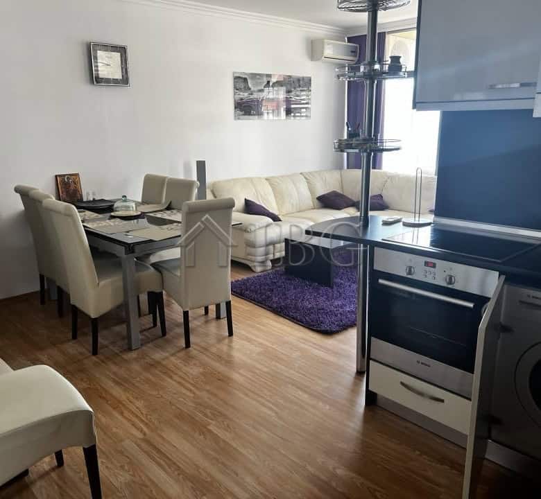 Bright 2-bedroom apartment with sea views in Dolce Vita 2, Sveti Vlas. Fully furnished, spacious liv.