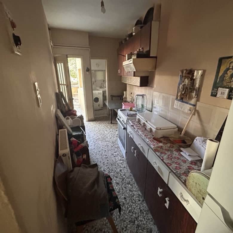 Small kitchen with traditional decor and appliances in a Mediterranean-style house.